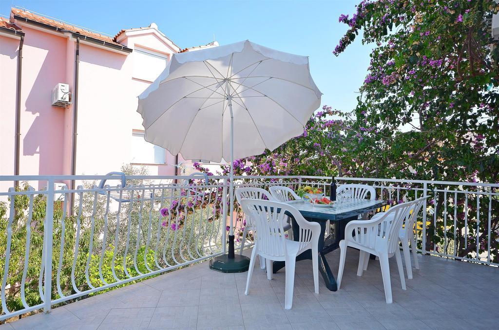 Apartments Sime Vodice Eksteriør billede